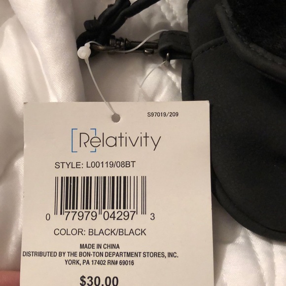 Faux fur wristlet - Picture 5 of 6